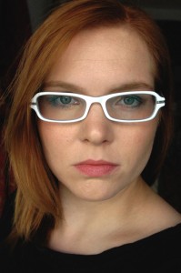 Corinna Pumm Portrait mit weißer Brille