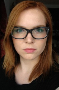 Corinna Pumm Portrait mit schwarzer Brille